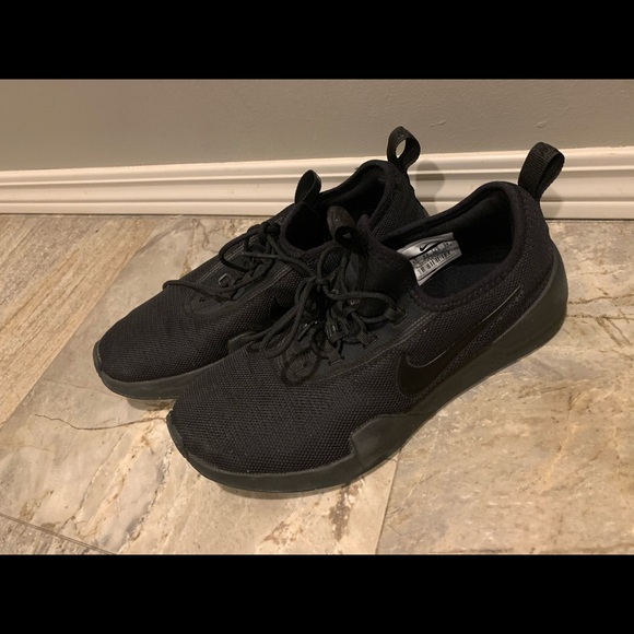 Nike shoes - Picture 2 of 5